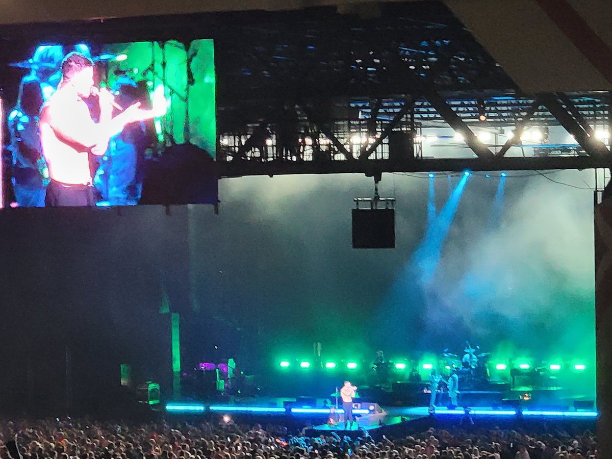 TTSheehan's tweet photo. When your 13 year old who struggles with depression hears one of her favorite bands normalize speaking about Mental health at a concert and excitedly says "wow mom he gets it, it's cool to go to therapy" that means everything 
#wordsMatter #MentalHealthMatters
💚
@Imaginedragons https://t.co/0yf4JbncGk