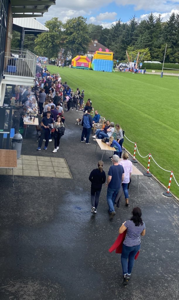 KA_Rector's tweet photo. Minerva Day was a great success thanks to the co-ordination &amp; effort of the wonderful @Kelvinside1878 PTA. A huge thank you to all the families &amp; supporters who came along &amp; to our fabulous @KA_Senior6 House Captains who ran the House activities. #SundayFunday #KAFamily ☀️🍔🥳 https://t.co/0ZaGYTAIry