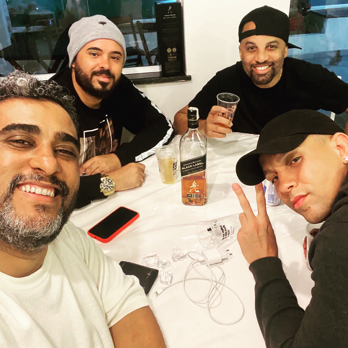 Papo de Futuro com os Cria.

E celebrando a vida do meu irmão <a href="/Fbarcellos9/">Fernando Barcellos</a>  <a href="/Pedro47751355/">pepê</a> <a href="/ninocdd/">Nino CDD</a>