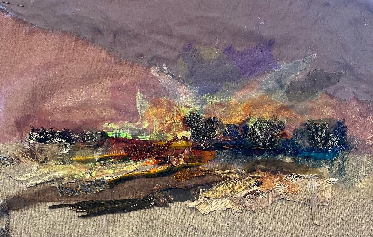 art_in_textiles's tweet photo. 2nd day of @hArtWeek. Lovely talking to so many visitors & working on an impression of a #Herefordshire #sunset. Exhibiting with Paul Thomas #metalwork Linda Thomas #photographer & Roy Martin #stoneworker. Open 10-4.30 daily until Sept 11th Kingstone HR2 9HJ #herefordhour #arts https://t.co/gCXUEgbQtK