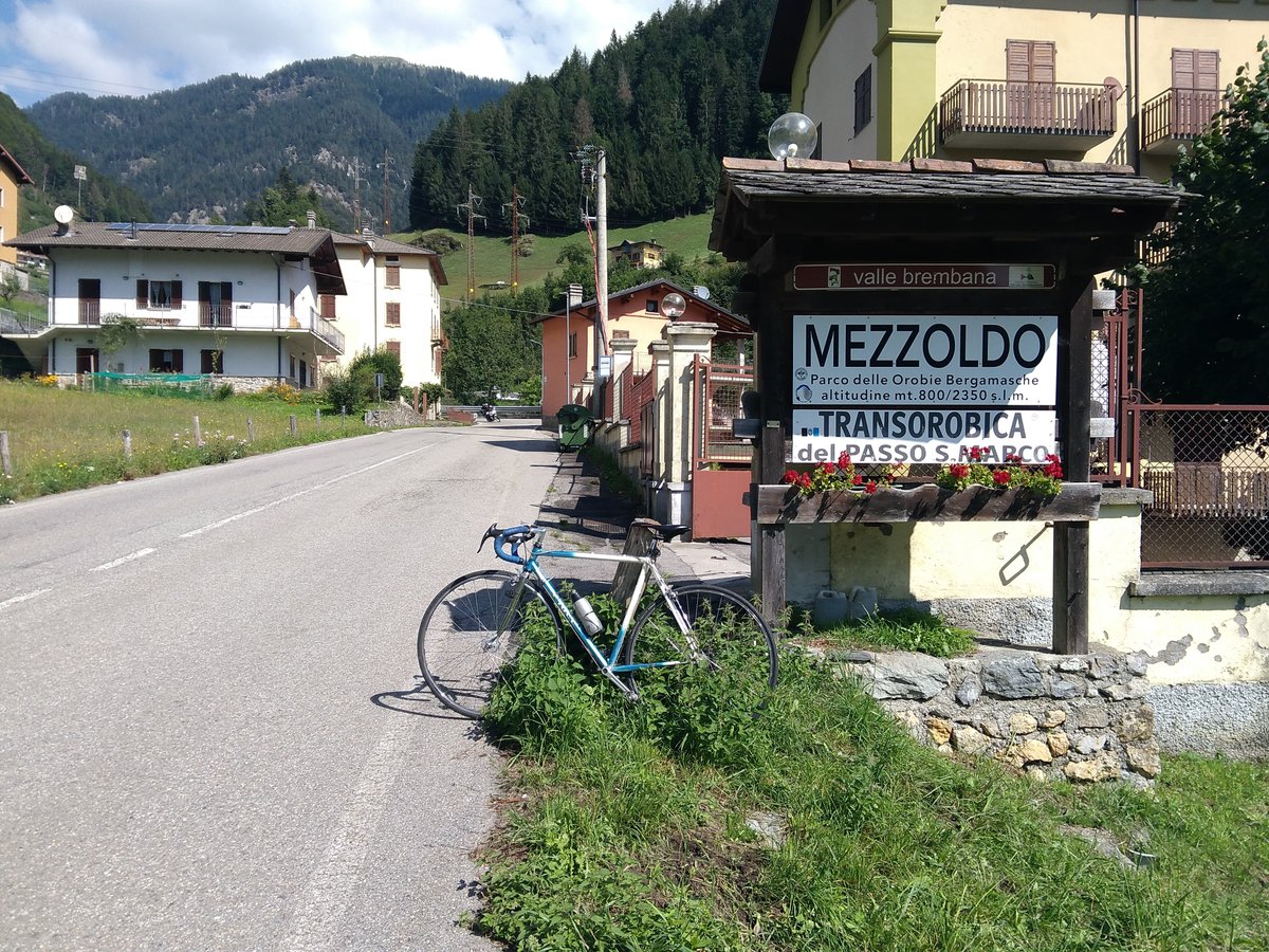 korsivobike's tweet photo. C'è chi ha la #transiberiana e chi la #transorobica. Giretto in valle fino a #mezzoldo.
#cyclinglife #cycling #ciocc #cyclingphotos  #bicicletta #bicycles #bici #biciacciaio #cyclingphotos #senzabicinonsostare #bikelife #cyclinglife #bike #bikephoto #inlombardia #vallebrembana https://t.co/SEgdWtQx3f