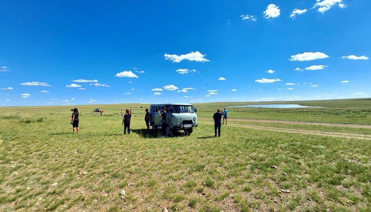 Sidi_Bou's tweet photo. 📸 Momenti di una grande Avventura in #Mongolia ~ estate 2022 🇲🇳🐎

#viaggi #travel 

1. rovine monastero Ongiin Khiid
2. verso il Deserto del #Gobi 
3. latte di cammello
4. #Bayanzag, Flaming Cliff. A partire dal 1922 furono qui rinvenute numerose ossa e uova di dinosauro https://t.co/dLSbwYctNC
