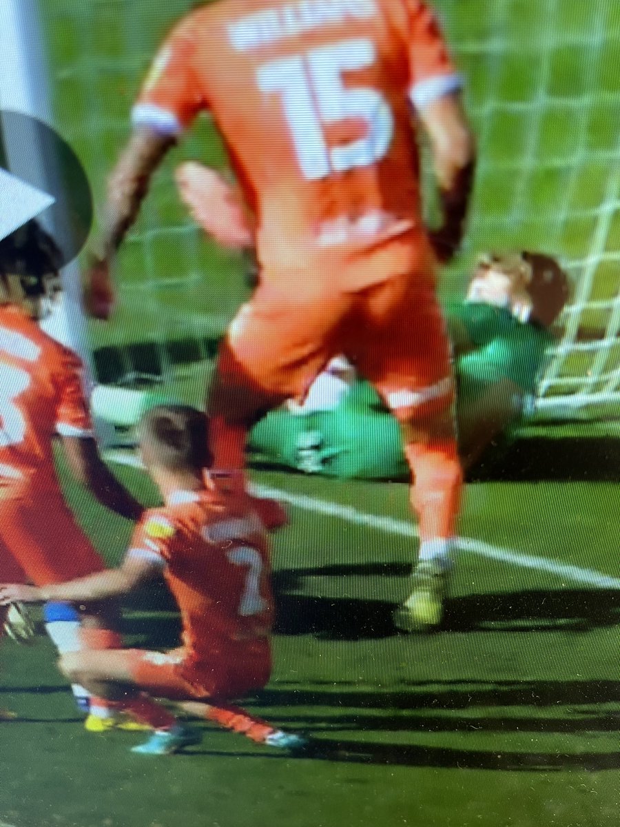 D5RSS π¬π§ (@d5_rss) on Twitter photo #htafc <a href="/BBCWYS/">BBC Sport West Yorkshire</a> even if the technology has failed the officials have got to see this is miles over. #htafc <a href="/BBCWYS/">BBC Sport West Yorkshire</a> even if the technology has failed the officials have got to see this is miles over.