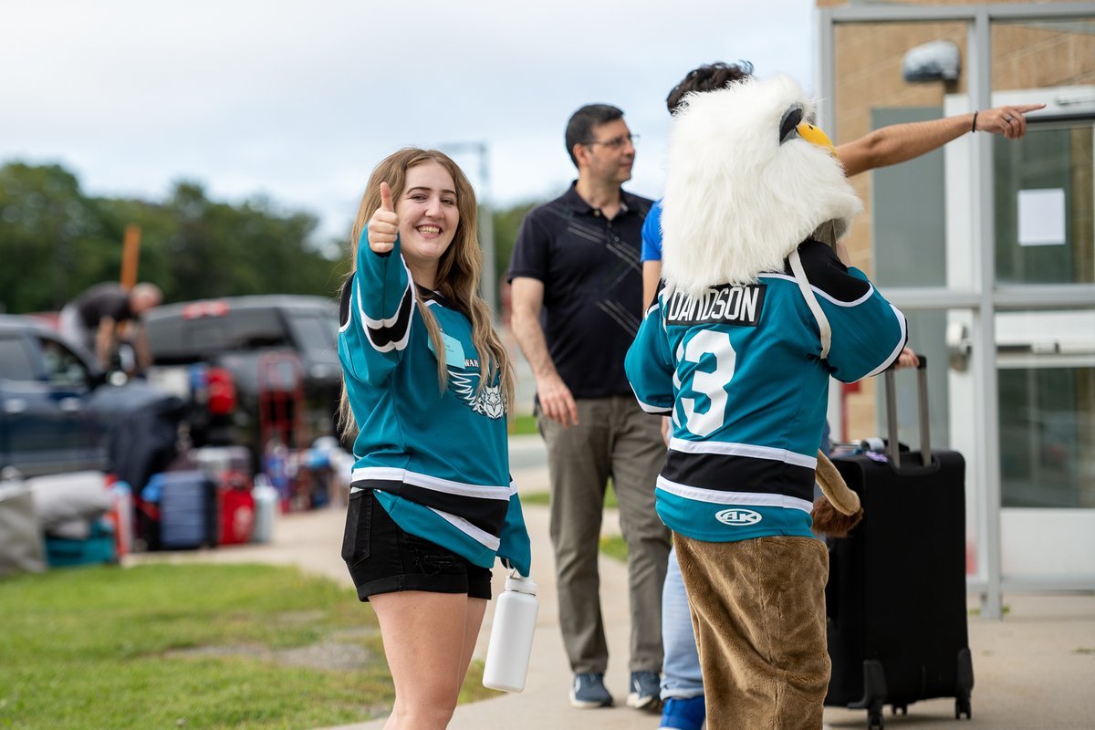 MemorialU's tweet photo. We are SO excited to see our campuses full of students again! Some pics from the first @MemorialResLife move in day 🥰 @MUN_Students https://t.co/auIHvyJOip