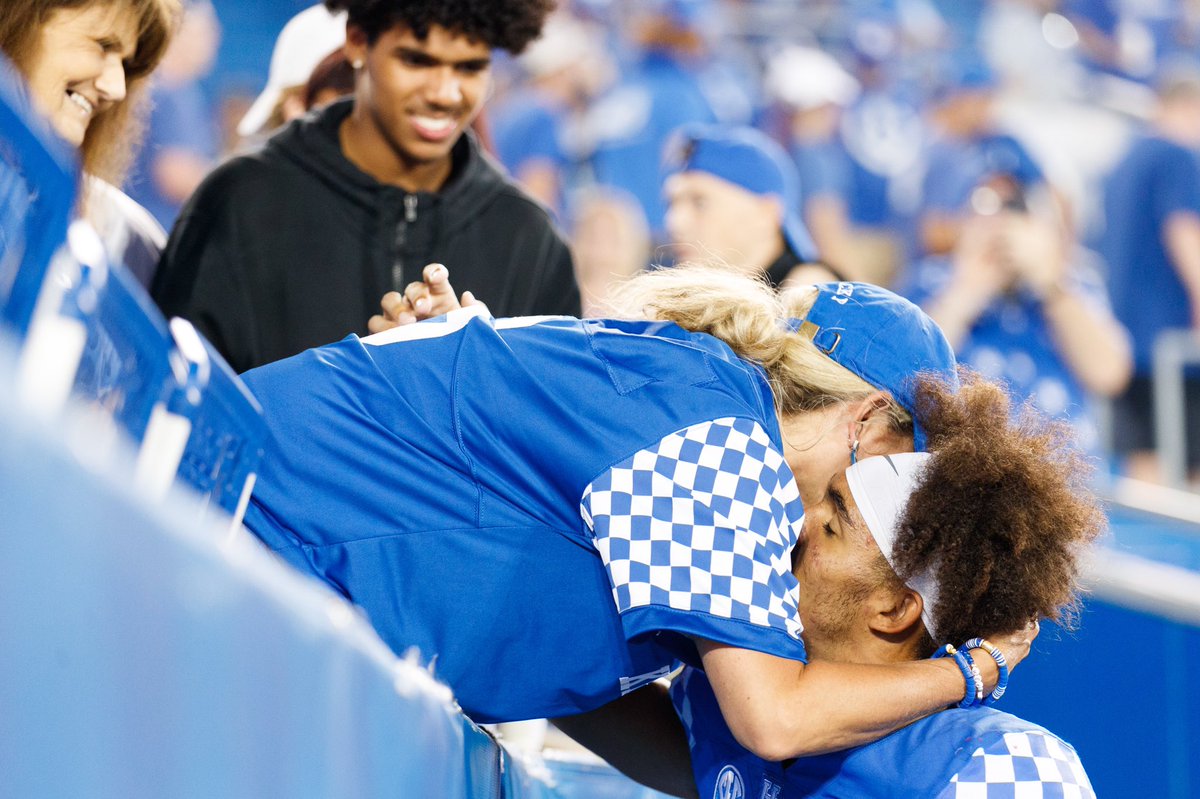 UKphotogs's tweet photo. What a great start for @UKFootball !

📸: Elliott Hess, Grace Bradley, Chet White, Tommy Quarles. https://t.co/PI6BORTUs0