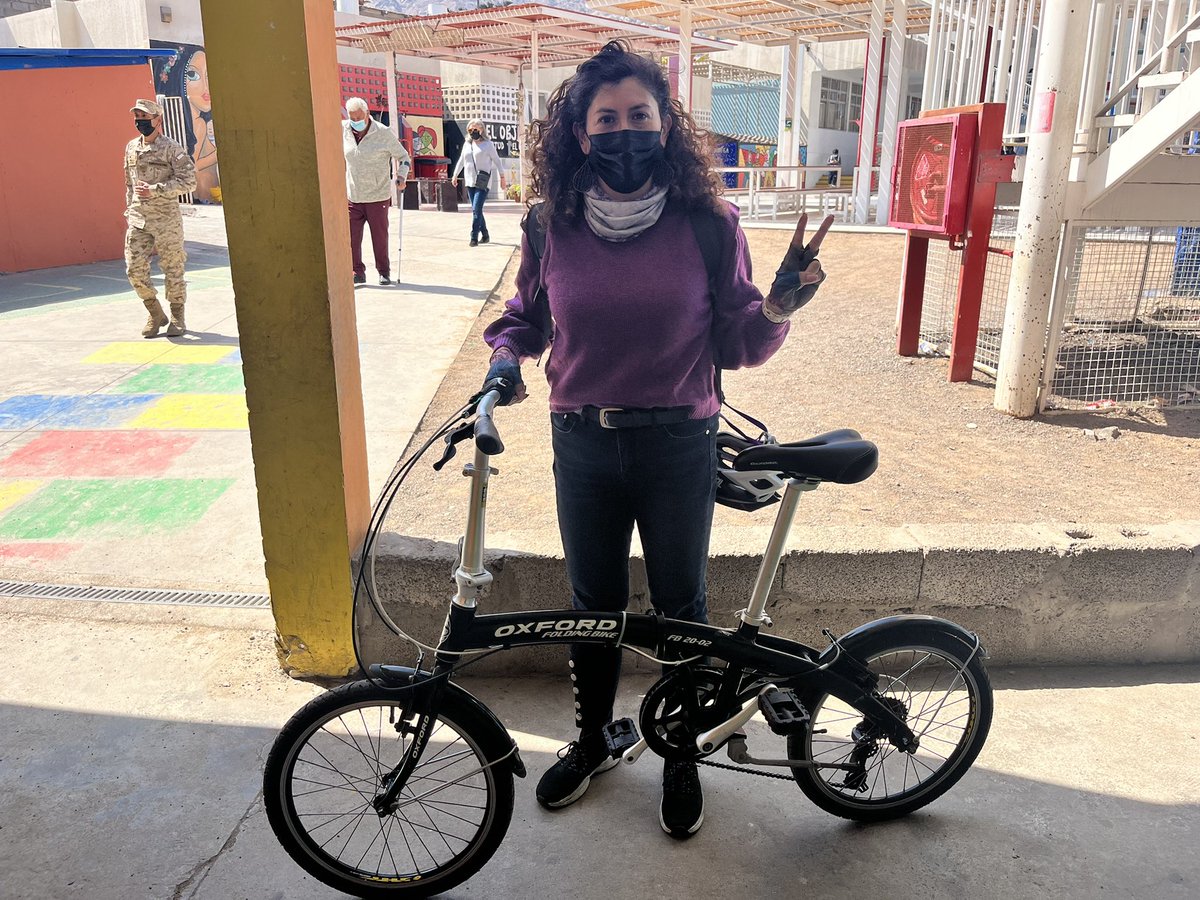 Voto listo ✔️ muy expedito en escuela República EEUA, y pude entrar con la #bici 🚲
#Votoenbici #votofemenino #PlebiscitoChile #Antofagasta