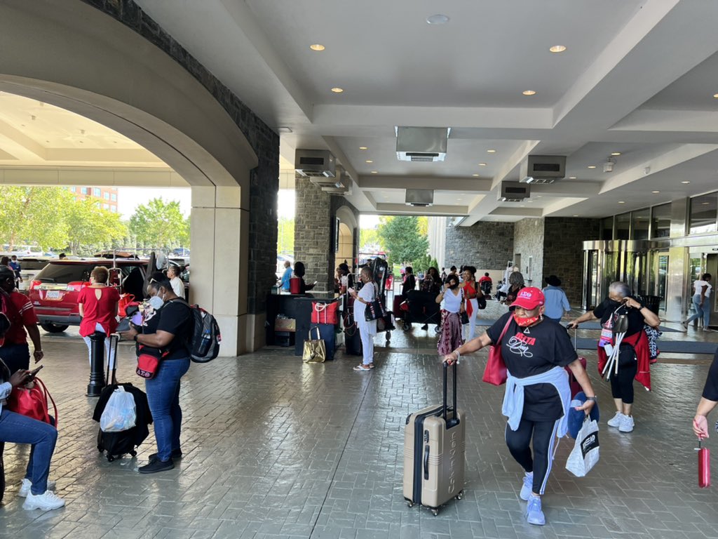 easternregdst's tweet photo. Travelling mercies sorors! #DSTRC2022 #ERC2022 #ElevatingExcellence #EpicSisterhood https://t.co/rgiArqD2vf