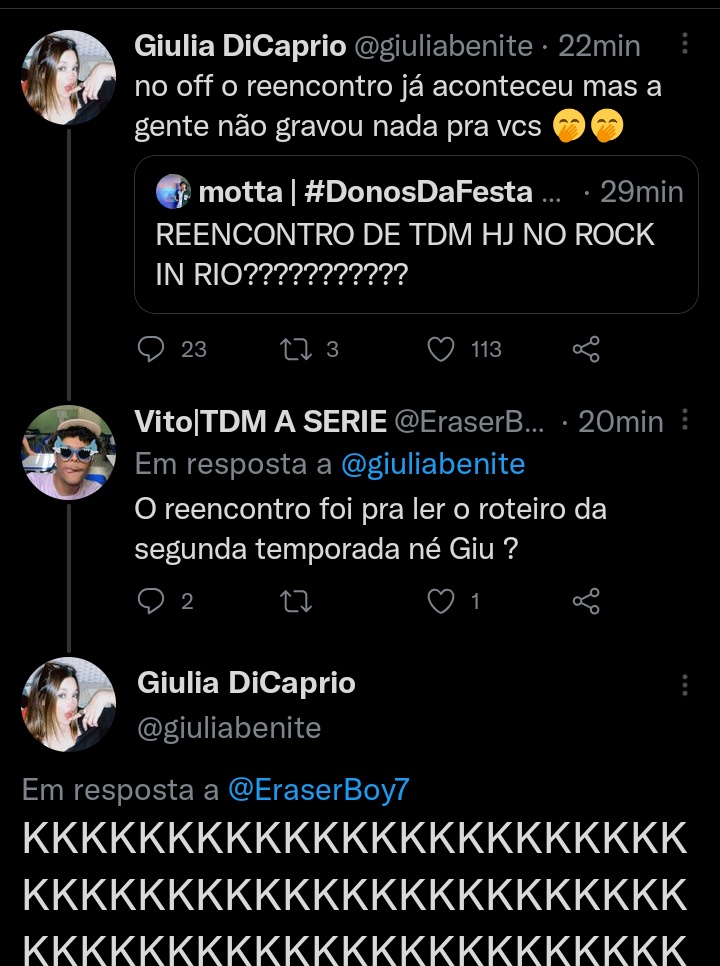 bruxaviviane's tweet photo. teoria: não podem falar nada ainda https://t.co/GyGOpmdfiY