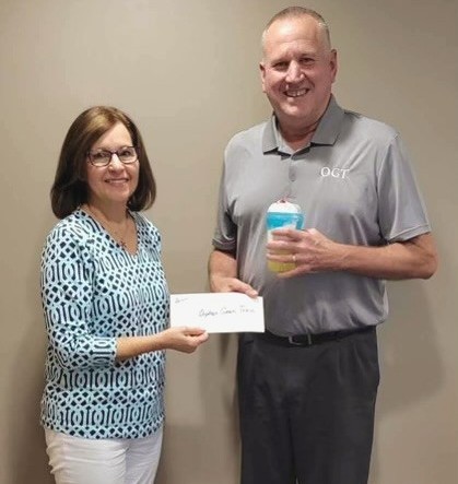 Amigos is proud to have teamed up with Orphan Grain Train to raise $10,000 to help those in Ukraine who are in need. A big thanks to all those who purchased a Glacier Twist during this promotion to help a great cause. 

#UkraineStrong #MyShmeegs #OrphanGrainTrain