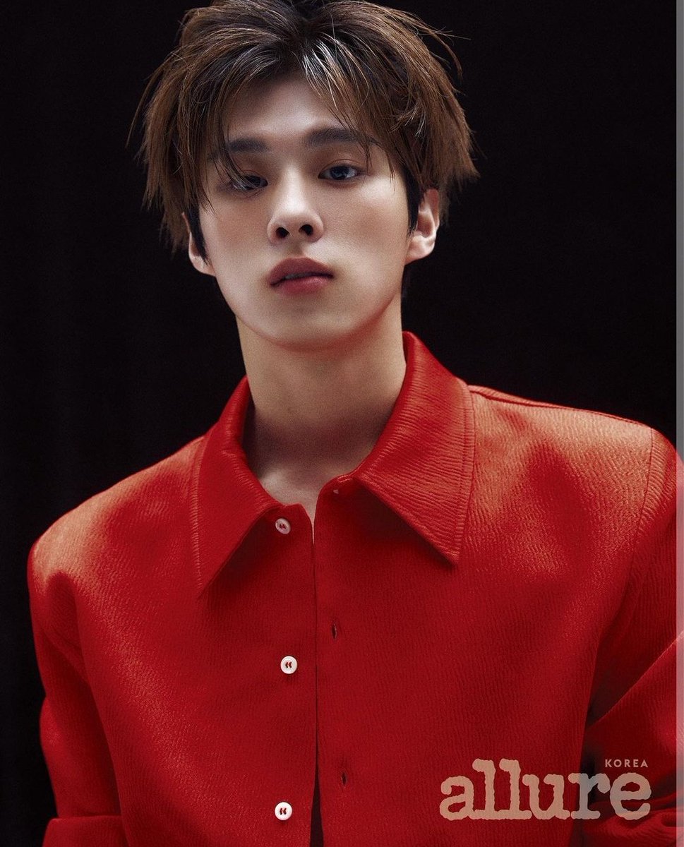 thekimwooseok's tweet photo. This is the light through closed eyes: the dark diadem, fraying the edges of murky corners. Turbulence playing in the face of it all—the black billet made from absence, the red drawn from life. This is red over dusk, taken for Allure Korea April issue. https://t.co/9rUP5GkUWm