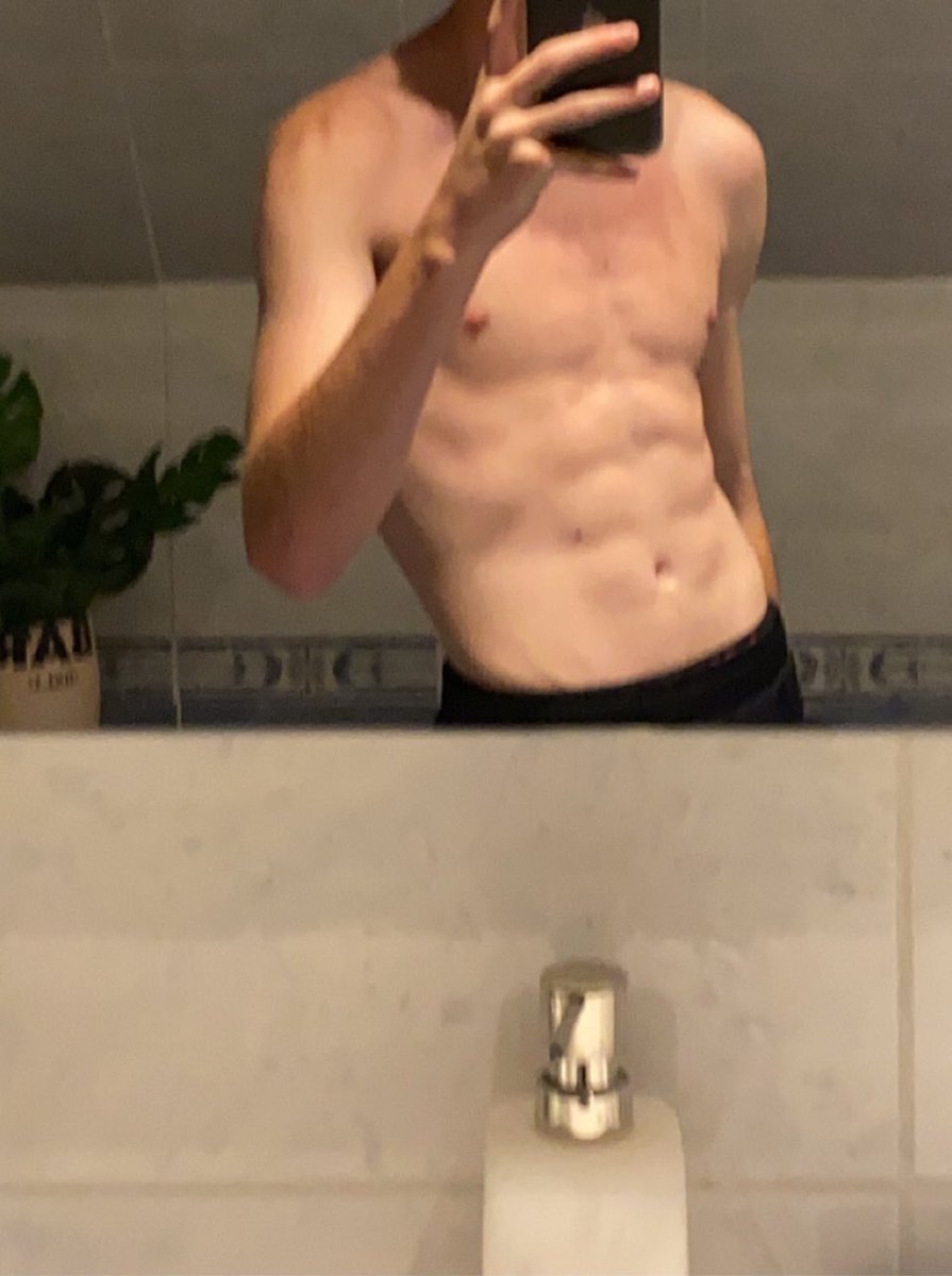 fn_rune's tweet photo. Started working out, gettin fit rn https://t.co/91f4GQSTWw