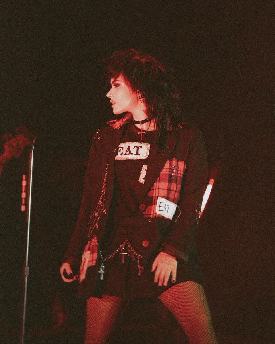 archivefordemi tweet picture