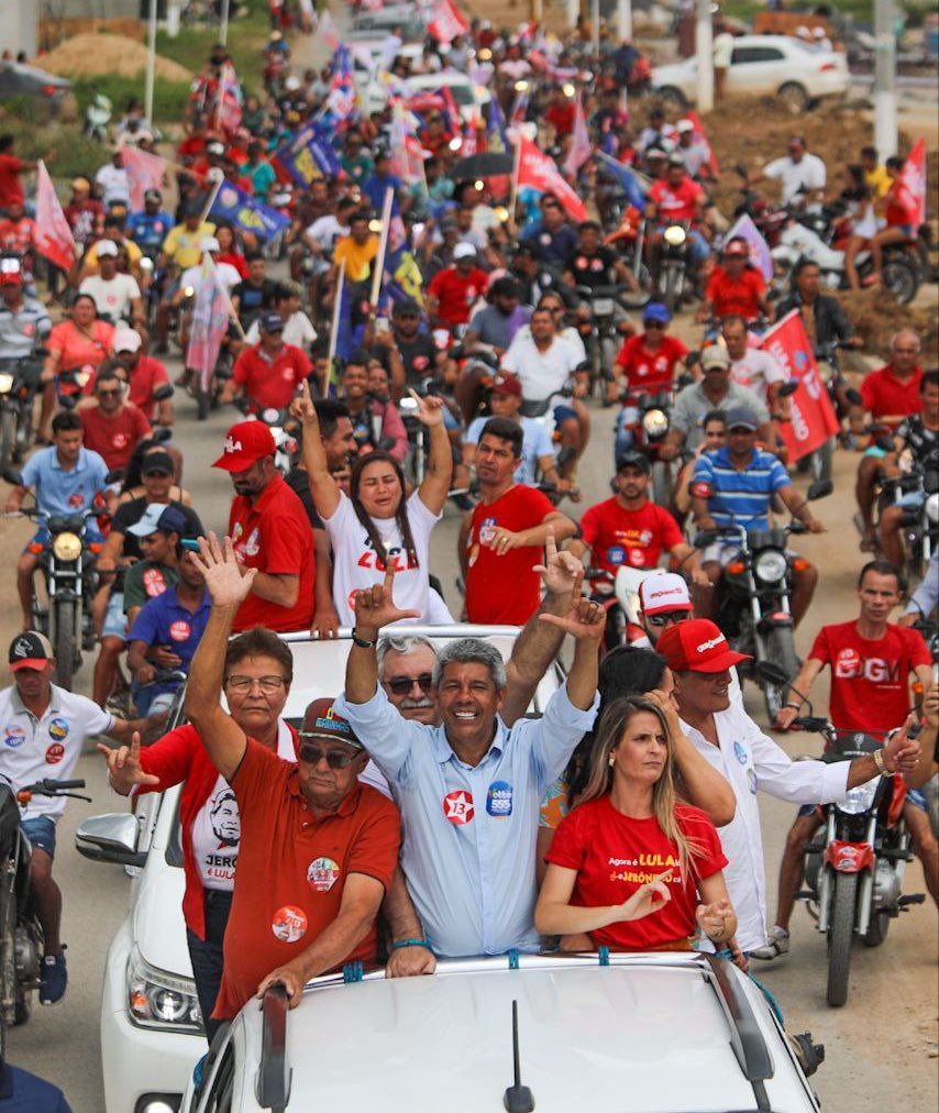 Jeronimoba13's tweet photo. 🗣 Eita que o 1️⃣3️⃣ tá extourado demais! 🔊 #Adustina já mostrou que tem lado e eu tenho um compromisso com vocês pra fazer a #Bahia avançar ainda mais! Tamo junto, galera! 🤩 #ABahiaTemLado #13Lá13Cá #Lula13 #Jerônimo13 #ABahiaÉ13 #Vote13 #J13
📸 Adriel Francisco / Jonas Santos https://t.co/5NKjZKgK1W