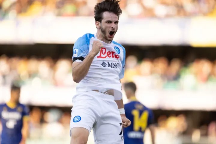 COME LA CULTURA DI UN CALCIATORE INFLUISCE SULLE PRESTAZIONI.

Breve riflessione feat. Khvicha Kvaratskhelia 

[Thread] ⬇️