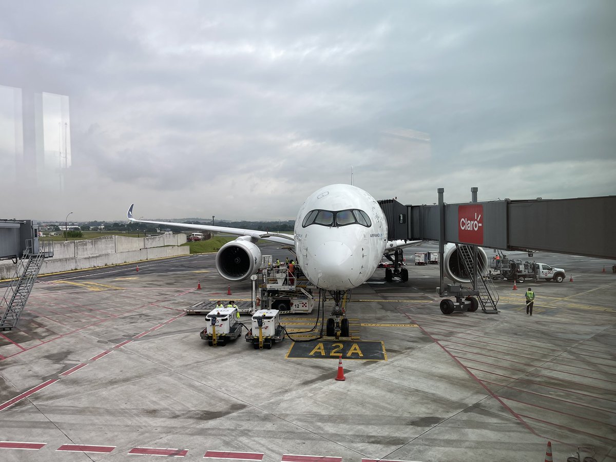 jb_359_Xwb's tweet photo. Contournement de la tempête tropicale Danielle en route vers #SanJose #CostaRica #AF430 #A359 #AvGeek @OlivierHoarau @CAlloing @A318111 @bezzer_spotter @AirFranceFR https://t.co/rrP6Iemof3