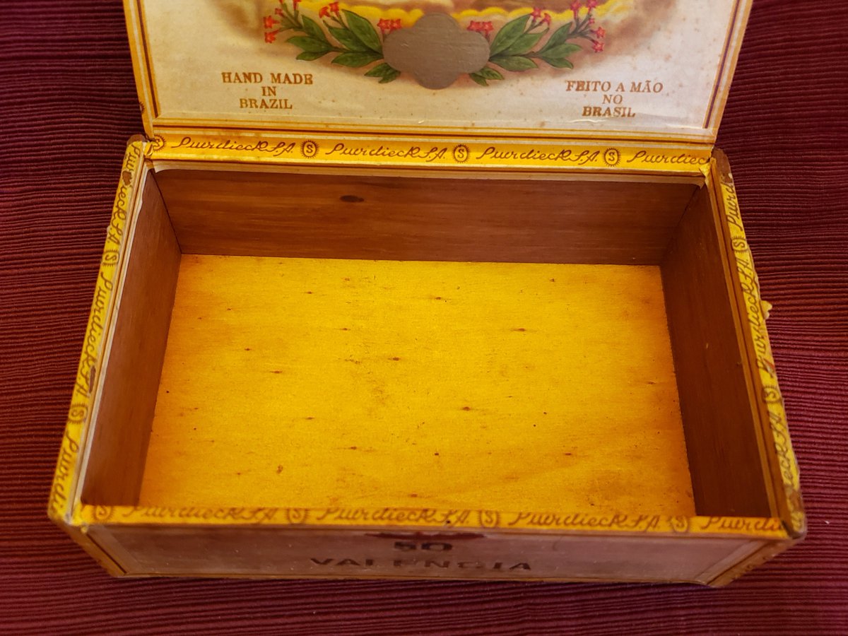 atticesoterica's tweet photo. Vintage Suerdieck S/A Bahia - Brasil Valencia Wood Cigar Box Collectible Tobacciana https://t.co/90CEJHP4hh #BestOffer #Collectibles #Etsy #Vintage #Antiques #Curios #AtticEsoterica #CollectibleBox https://t.co/35LbTtRkN8