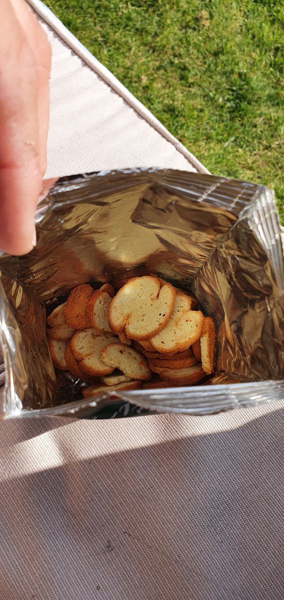 rcamzzz's tweet photo. #marettibaker #maretti this is what I call a bit of a deception the bag will be at the most 1/4 filled. Over packaged. Shame as they actually taste great but.......... https://t.co/YyJoEIHJ8w