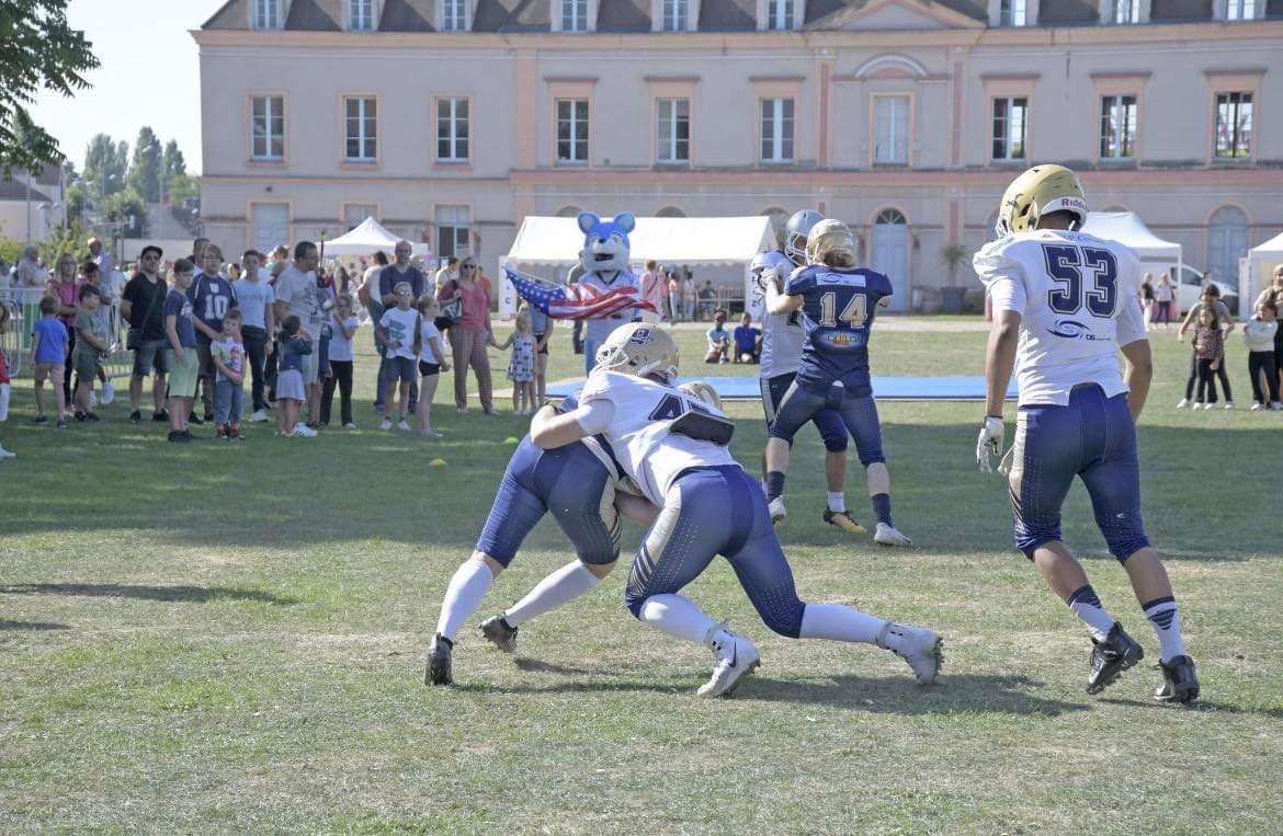 QuarksFootUs91's tweet photo. Cette belle journée a permis de montrer la beauté de notre sport 🏈 à @villemorangis. LET’S GO QUARKS ! #deviensquitues https://t.co/QLSXZOpaIL