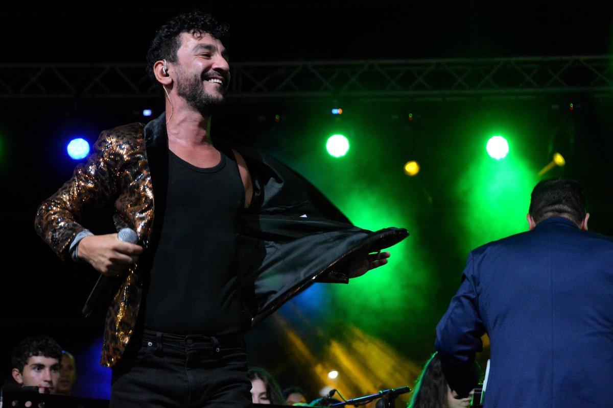 AytoAlcorcon's tweet photo. 🎶 Inolvidable concierto 'Lo Cortés' a cargo de Momo, Susana y Eva Cortés y la Banda Municipal de Música de Alcorcón en la Plaza de los Reyes de España
#FiestasAlcorcón2022
#Alcorcón https://t.co/5PkAxnr1it