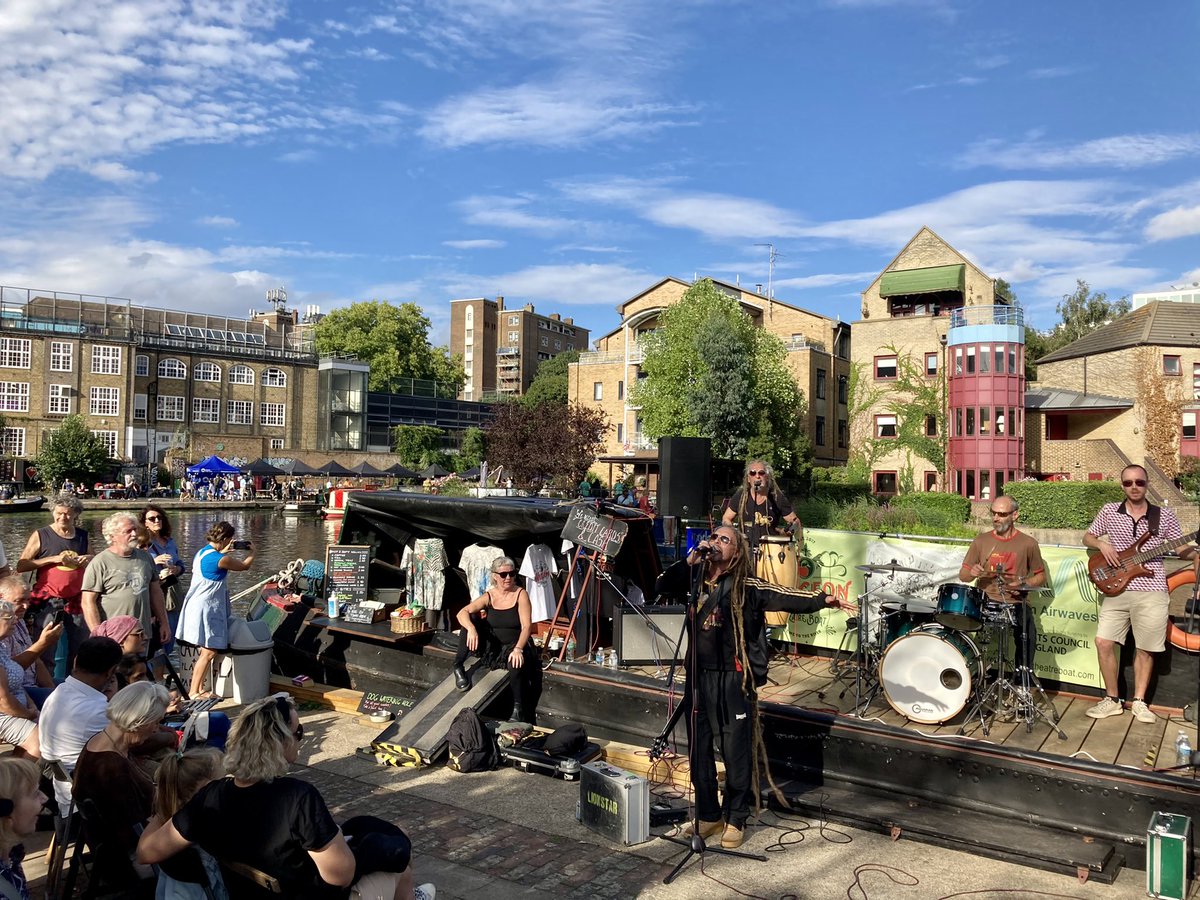 That’s all, folks! #AngelCanalFestival is over for another year.

Thanks to everyone who made it such a special day on and next to the water.

Thanks also to local MP <a href="/EmilyThornberry/">Emily Thornberry</a> for dropping in. 

#HappyPlaceByWater