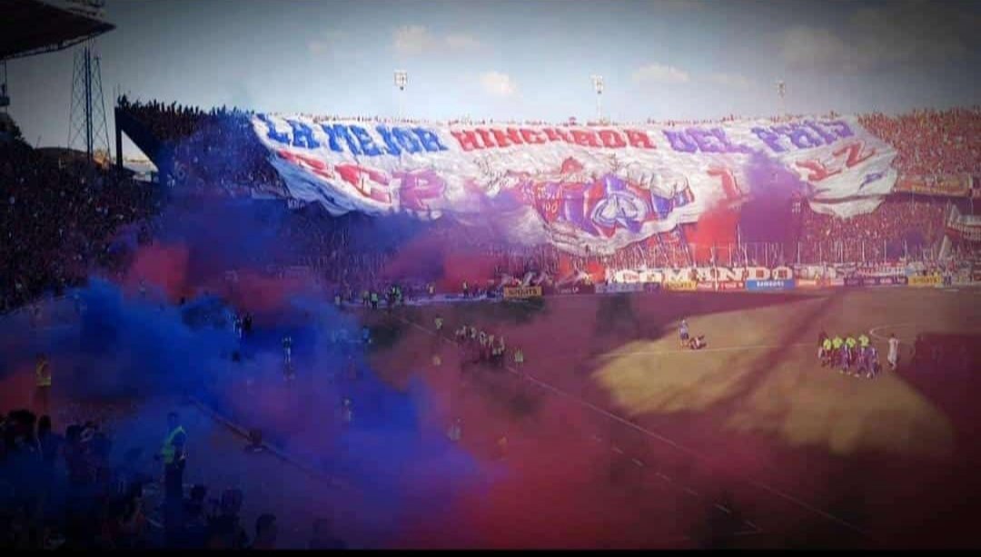 RodrigoRiveG's tweet photo. Que los jugadores jueguen en la cancha como aliento yo, cómo? Con el CORAZON🎶 LA TRIBUNA ESTA DE FIESTA🔴🔵🔴
La locura que se viene hoy 😎 
VAMOS CERRO PORTEÑO🔺🔹 🎉🎊🔥 https://t.co/oo8xdYIALy
