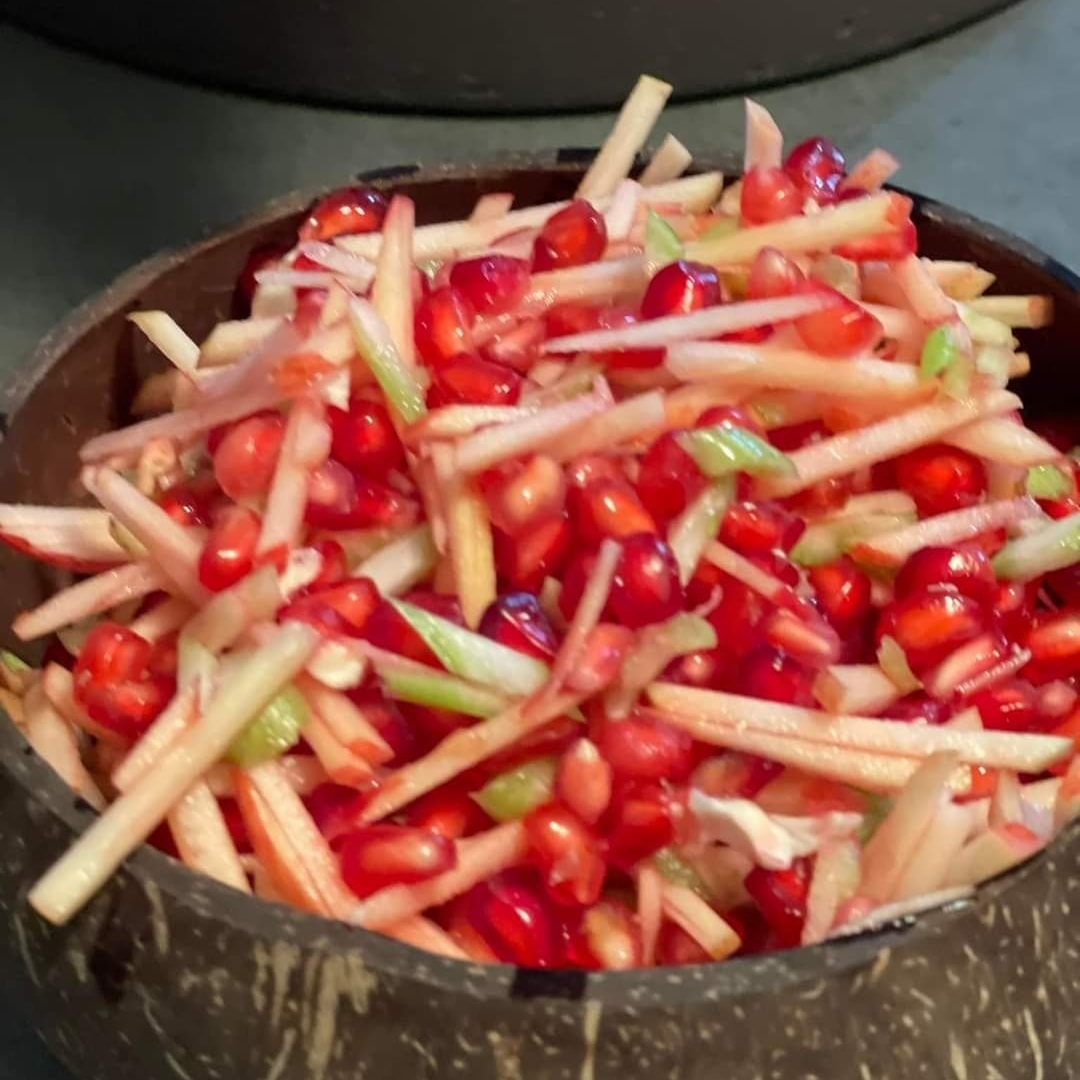 vegansudesh's tweet photo. #applechat + #pomogranate + #celery ๐ #FruitMix by #VeganSudesh. Find more #veganrecipes @ https://t.co/fkgWXMI759 https://t.co/FZsP9mO3Mu