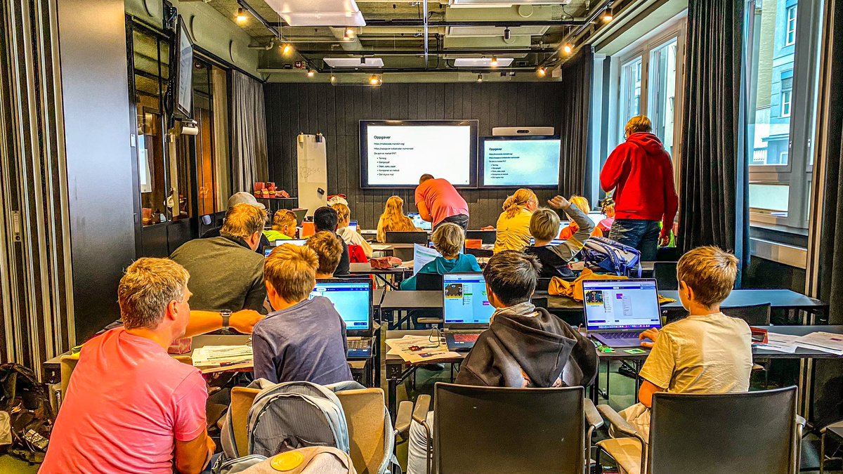 javazone's tweet image. Today we organized #JavaZone Kids 2022 🎉, and once again it has been an amazing day with the future generation of coders. Thank you to all the kids and their parents who joined 👏🏼 Also, thanks to our great instructors @javaguruen @Sardtok @youngcoderz