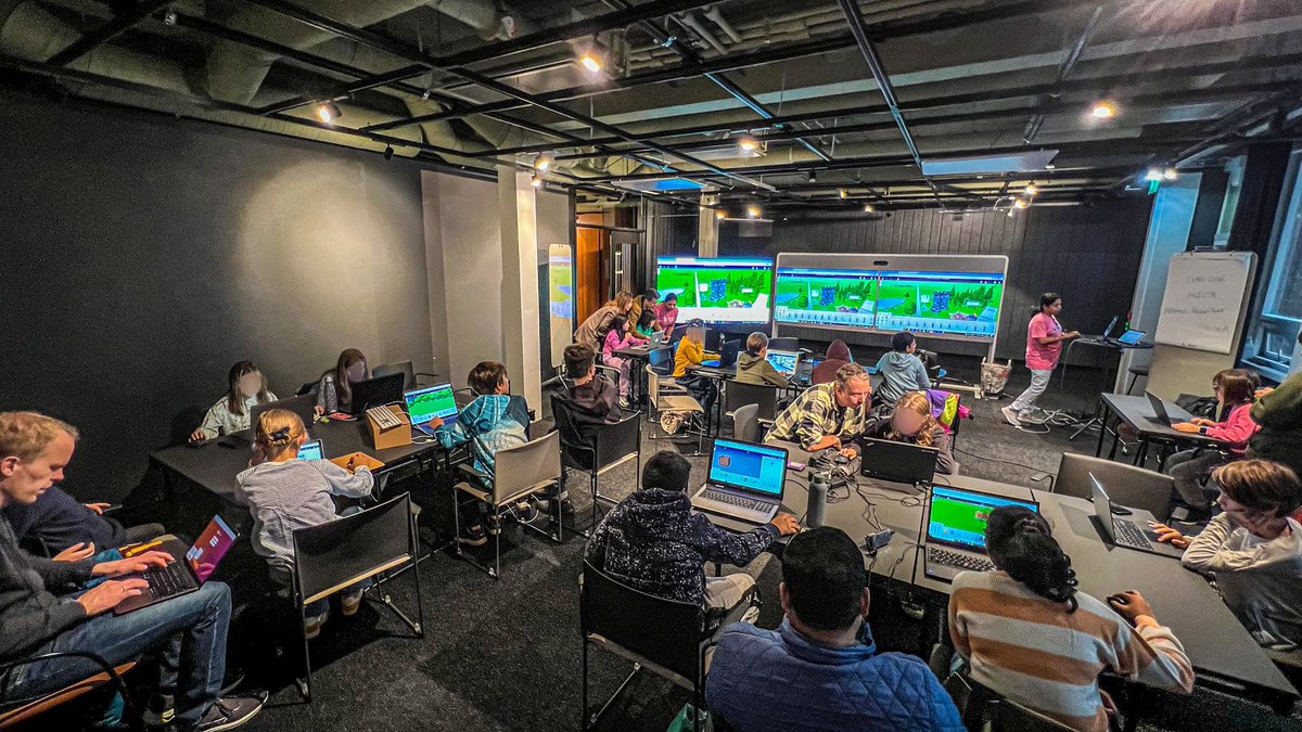 javazone's tweet image. Today we organized #JavaZone Kids 2022 🎉, and once again it has been an amazing day with the future generation of coders. Thank you to all the kids and their parents who joined 👏🏼 Also, thanks to our great instructors @javaguruen @Sardtok @youngcoderz