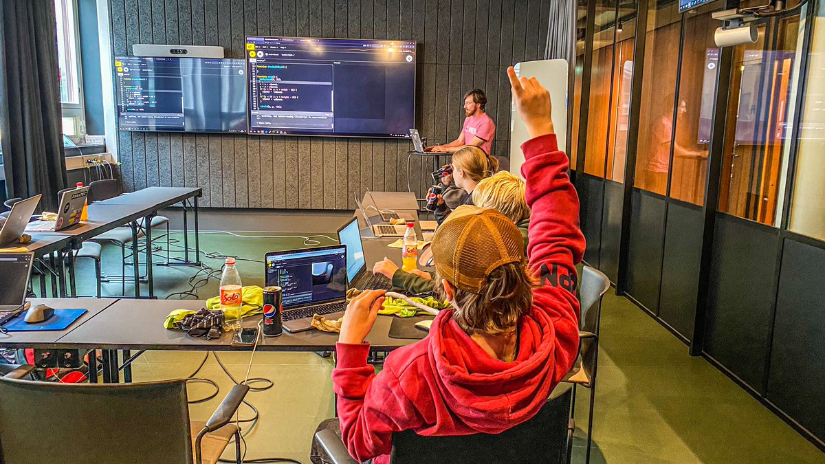 javazone's tweet image. Today we organized #JavaZone Kids 2022 🎉, and once again it has been an amazing day with the future generation of coders. Thank you to all the kids and their parents who joined 👏🏼 Also, thanks to our great instructors @javaguruen @Sardtok @youngcoderz