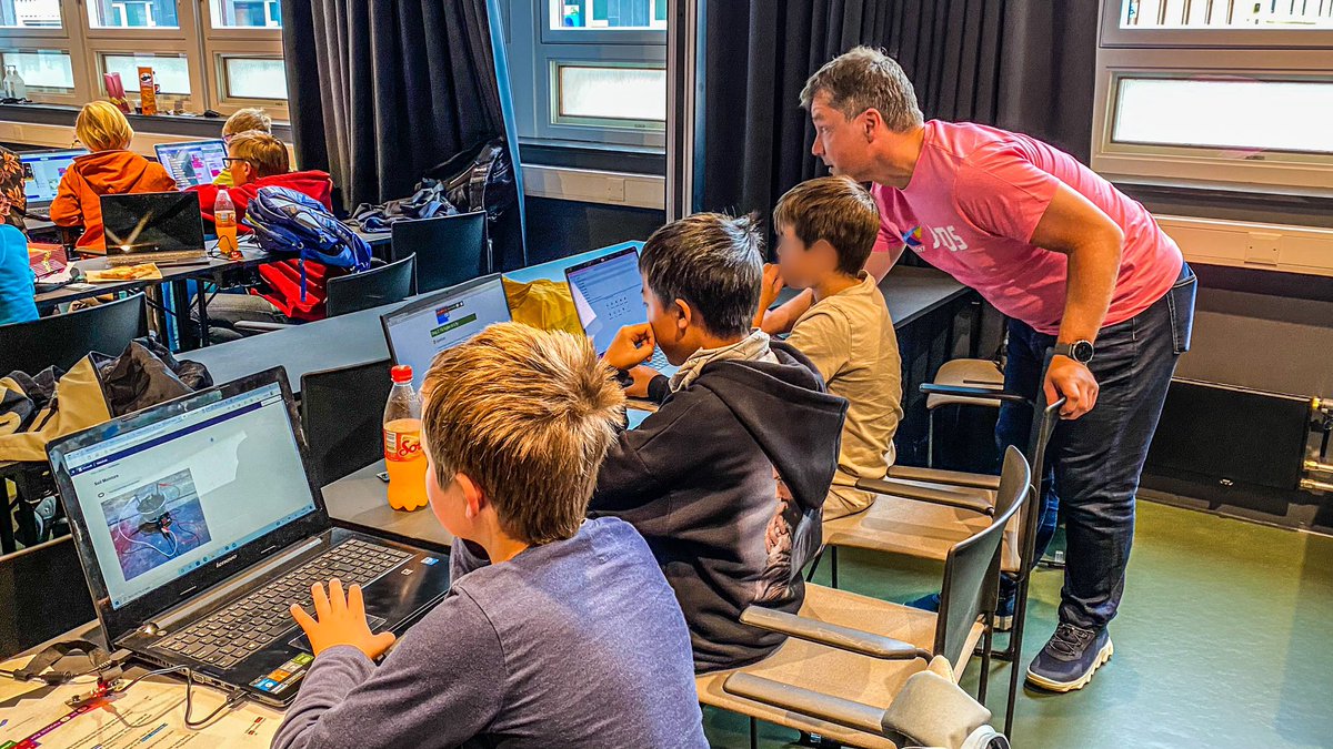 javazone's tweet image. Today we organized #JavaZone Kids 2022 🎉, and once again it has been an amazing day with the future generation of coders. Thank you to all the kids and their parents who joined 👏🏼 Also, thanks to our great instructors @javaguruen @Sardtok @youngcoderz