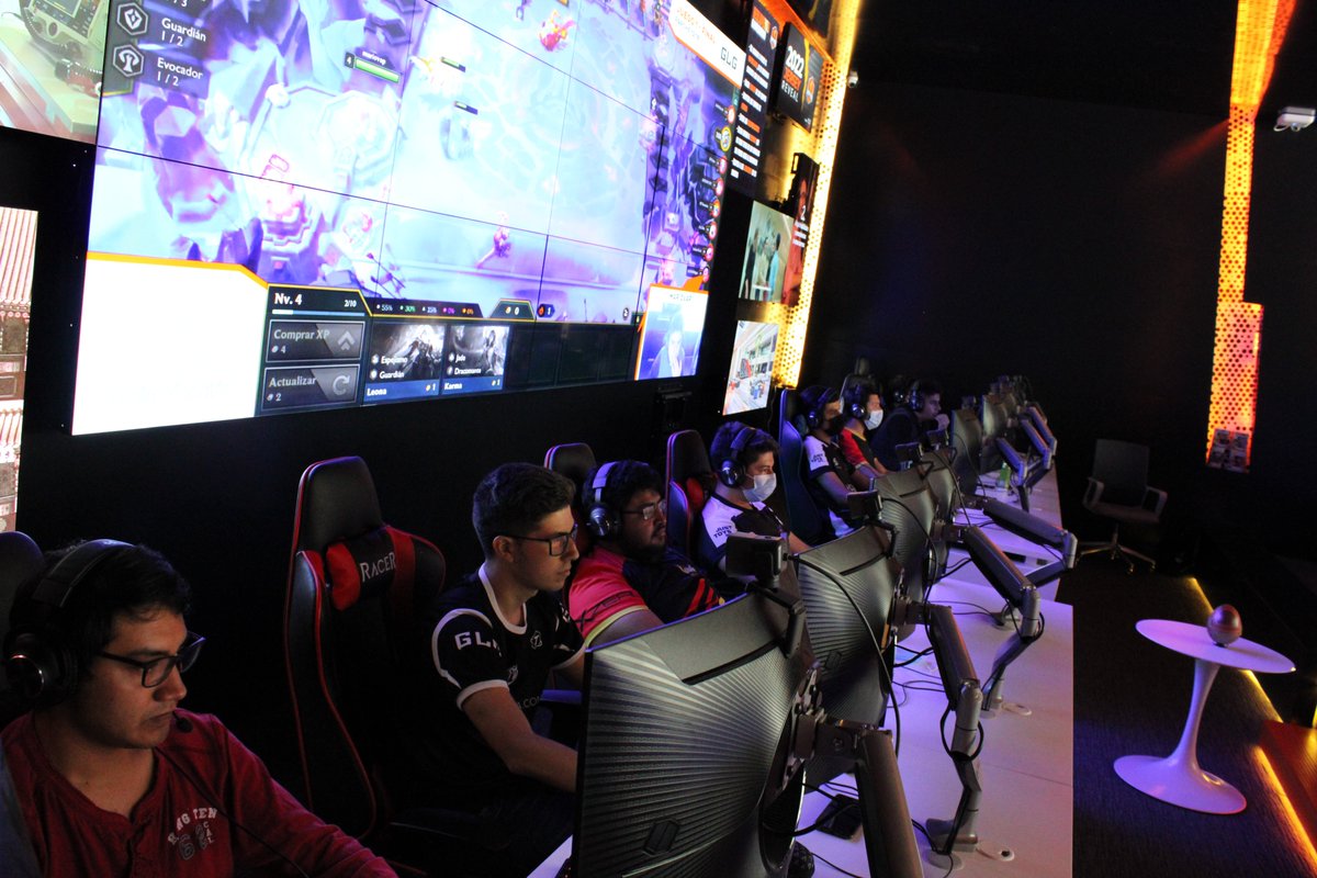 🔴 Estamos en vivo en este momento transmitiendo la final de la Crown Cup

👑 Hoy se decide quien será el campeón 🏆

📺 twitch.tv/tftliga