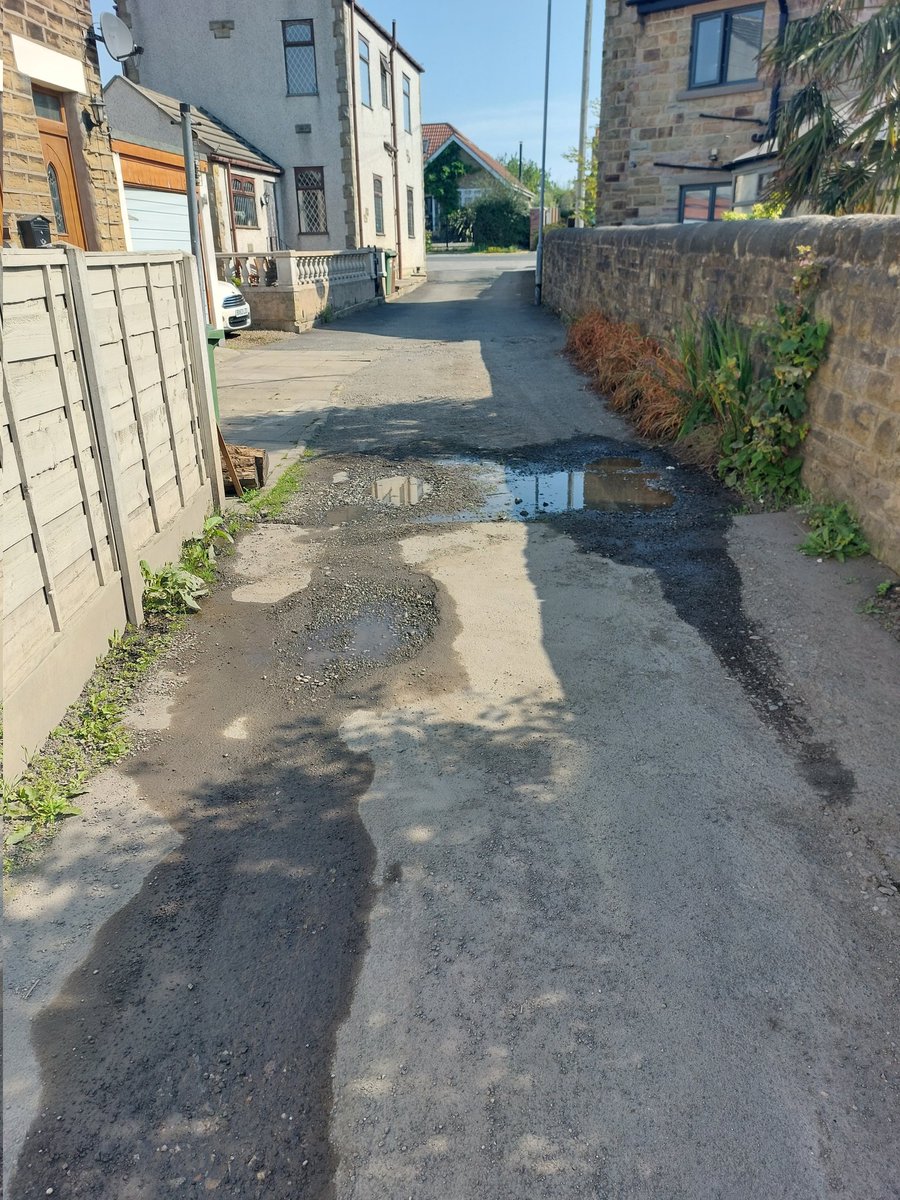 AndyFarrell76's tweet photo. @YWHelp There is a water leak on Allison Terrace Kirkhamgate WF2 clean water running out of thre ground https://t.co/VcrE7xicPL