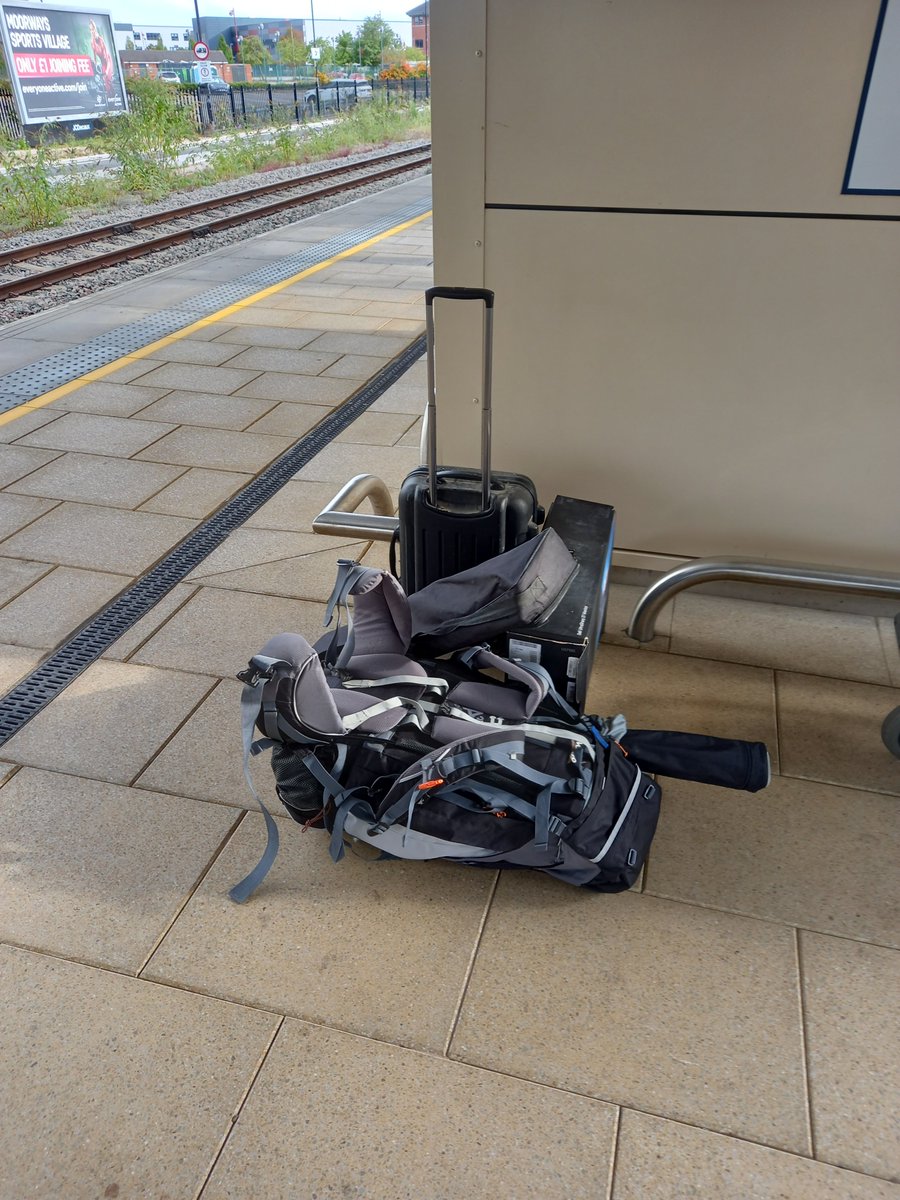 RussellHorsey's tweet photo. Shattered on the way to the ArbAssociation conf, not driving due to injured hip, may need a smaller booth or a bigger train π€ great to be back seeing people in person @ArbAssociation #urbanforestrylife #TreePlotter #traindelays @PlanItGeo2012 https://t.co/beXGqjHTI7