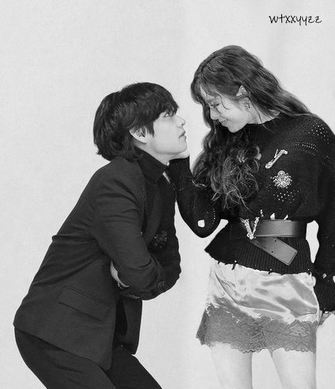 lunaofcookie's tweet photo. "Todos hablando de G-dragon, tae y jennie"
Yo: ya pero el #wheetae es  mas real , no tengo pruebas pero tampoco dudas https://t.co/4pH03sZPJT