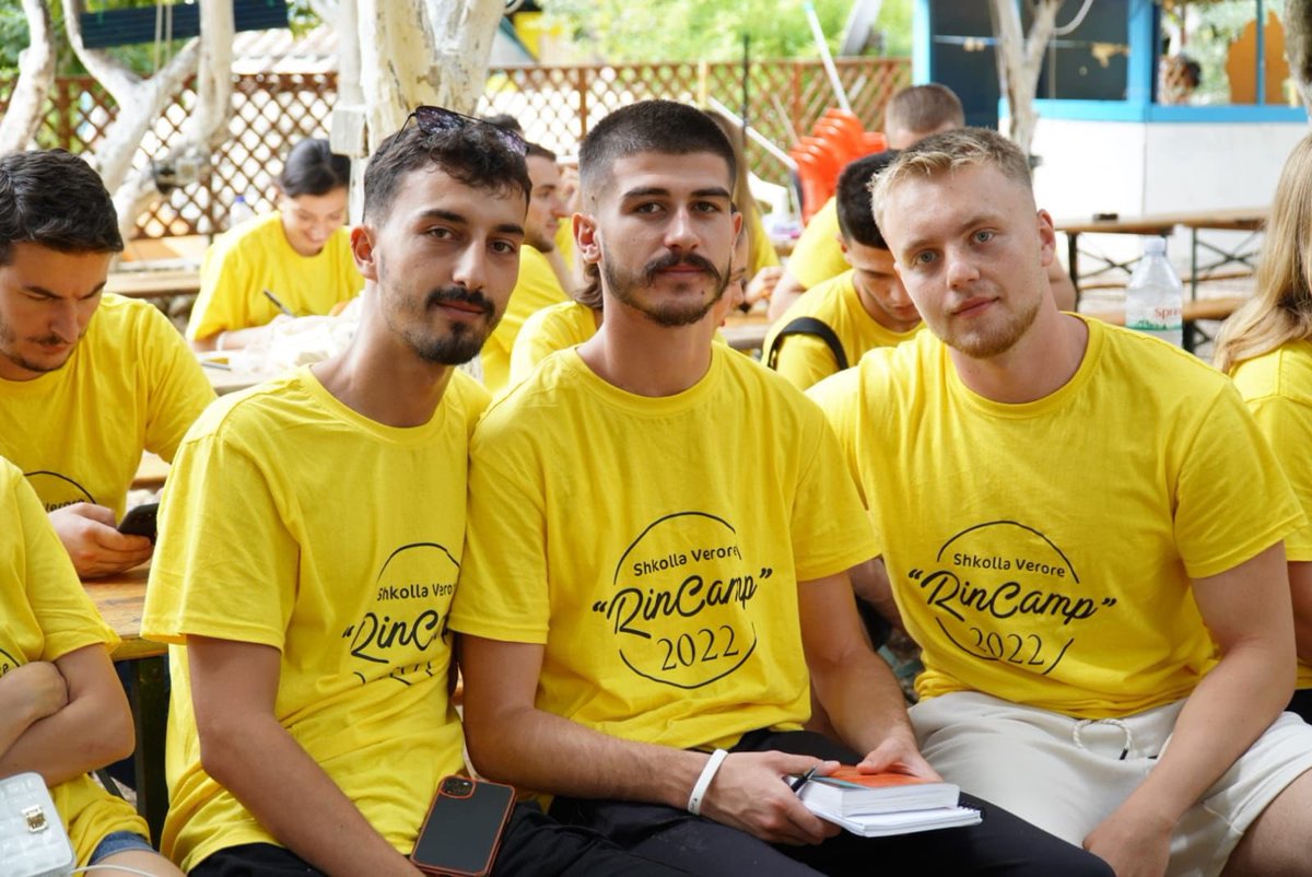 e_rinise's tweet photo. 👉🏻 Sot përmbyllëm me sukses #RinCamp2☀️22, organizuar nga #AKR, me një sesion të dedikuar të rinjve të cilët ndanë mendimet e tyre mbi gjithçka ndodhi këto 4️⃣ ditë. 🙏🏻Mirënjohje mbështetësve tanë, por mbi të gjitha të rinjve pjesëmarrës nga Shqipëria🇦🇱 e Kosova🇽🇰. Faleminderit!🤗 https://t.co/0IkbQVOUnV