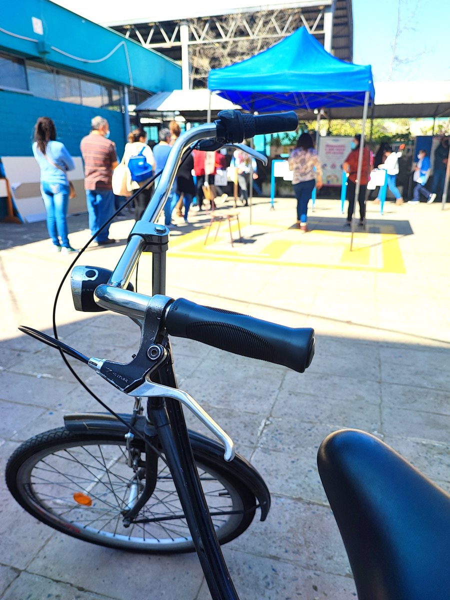 rolanalvarez's tweet image. #AVotarEnBici Deber cumplido en este día histórico para #Chile .un proceso muy expedito y mucha alegría en la ciudadanía. @mueveteCL