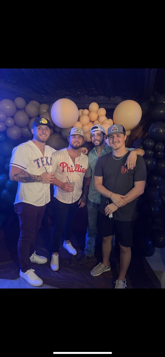 jj_343's tweet photo. Swg with the OG’s last night for @coreyogrady 25th🤘🏽 https://t.co/TDTtW1kXVA