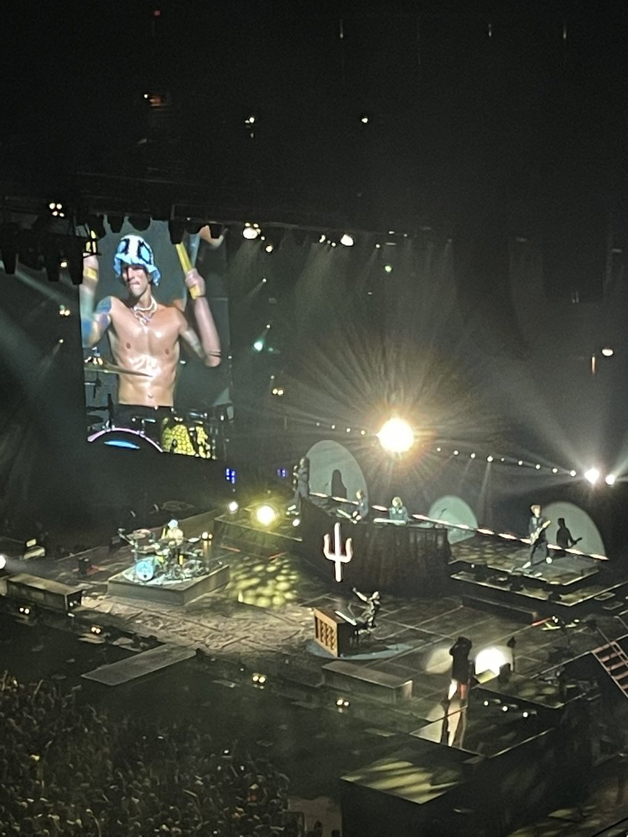 Thank you <a href="/twentyonepilots/">twenty one pilots</a> for an amazing show last night! #IcyDC <a href="/tylerrjoseph/">tyler jøseph</a> and <a href="/joshuadun/">josh dun</a> gave my son the perfect birthday present! #twentyonepilots