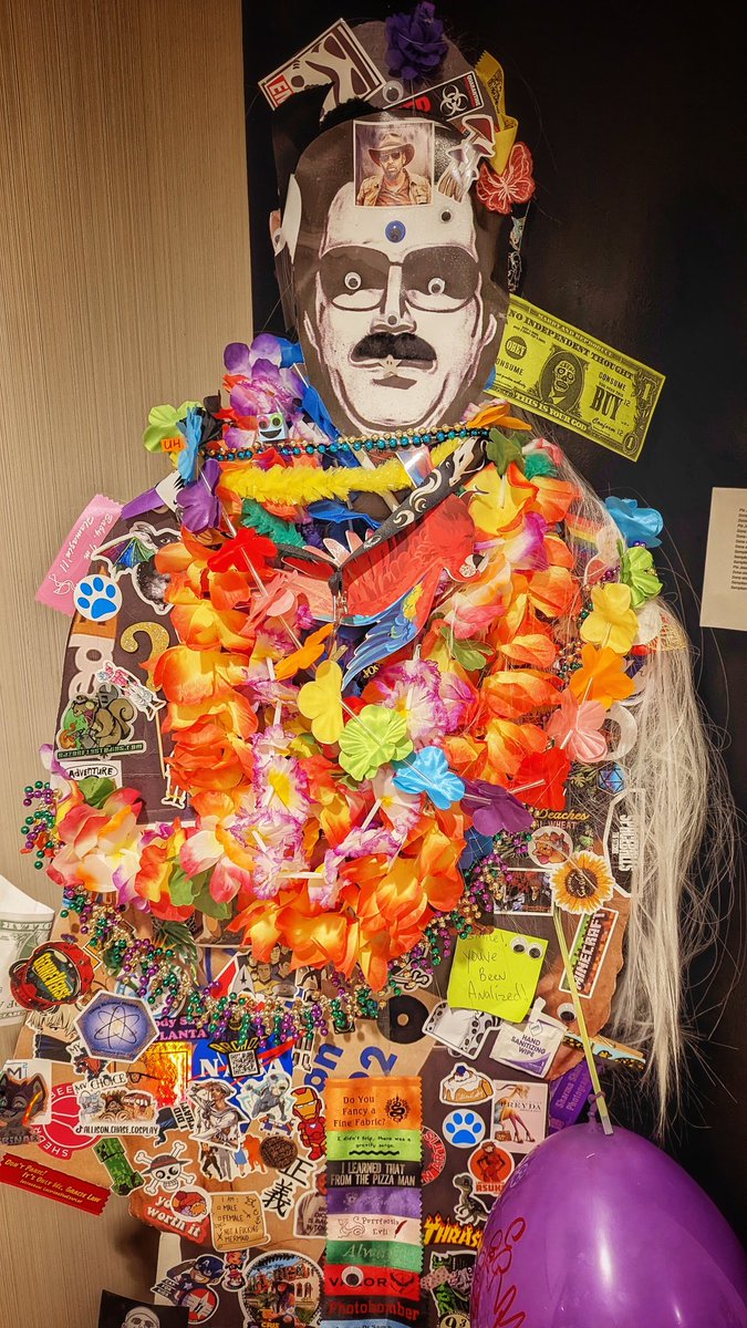 munchmo's tweet image. Has my #PixelPal joined the #CultOfJon at this year's #Dragoncon? 📦

#DragonCon2022 #MB18 #PSHandHere