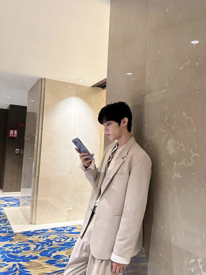 thekimwooseok's tweet photo. Time could not be kept at bay. As I got the moment of silence, my mind wanders where it feels like it was just yesterday when my heaven breaks loose, now termed as NIA, a virtue I keep close to my heart. https://t.co/lIiM4BamS1