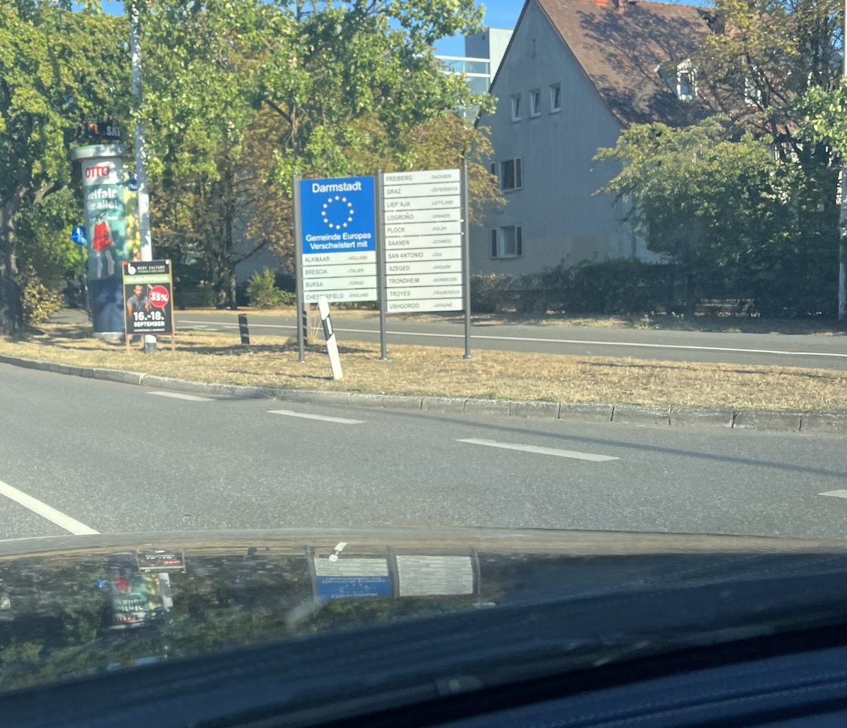 seiterig's tweet photo. Nach einer erstaunlich stressfreien Anreise begrüßt mich Darmstadt mit Sonne. Freue mich sehr auf die #MuC2022 #MuC22 @mucConf https://t.co/q6jRzXB0vM
