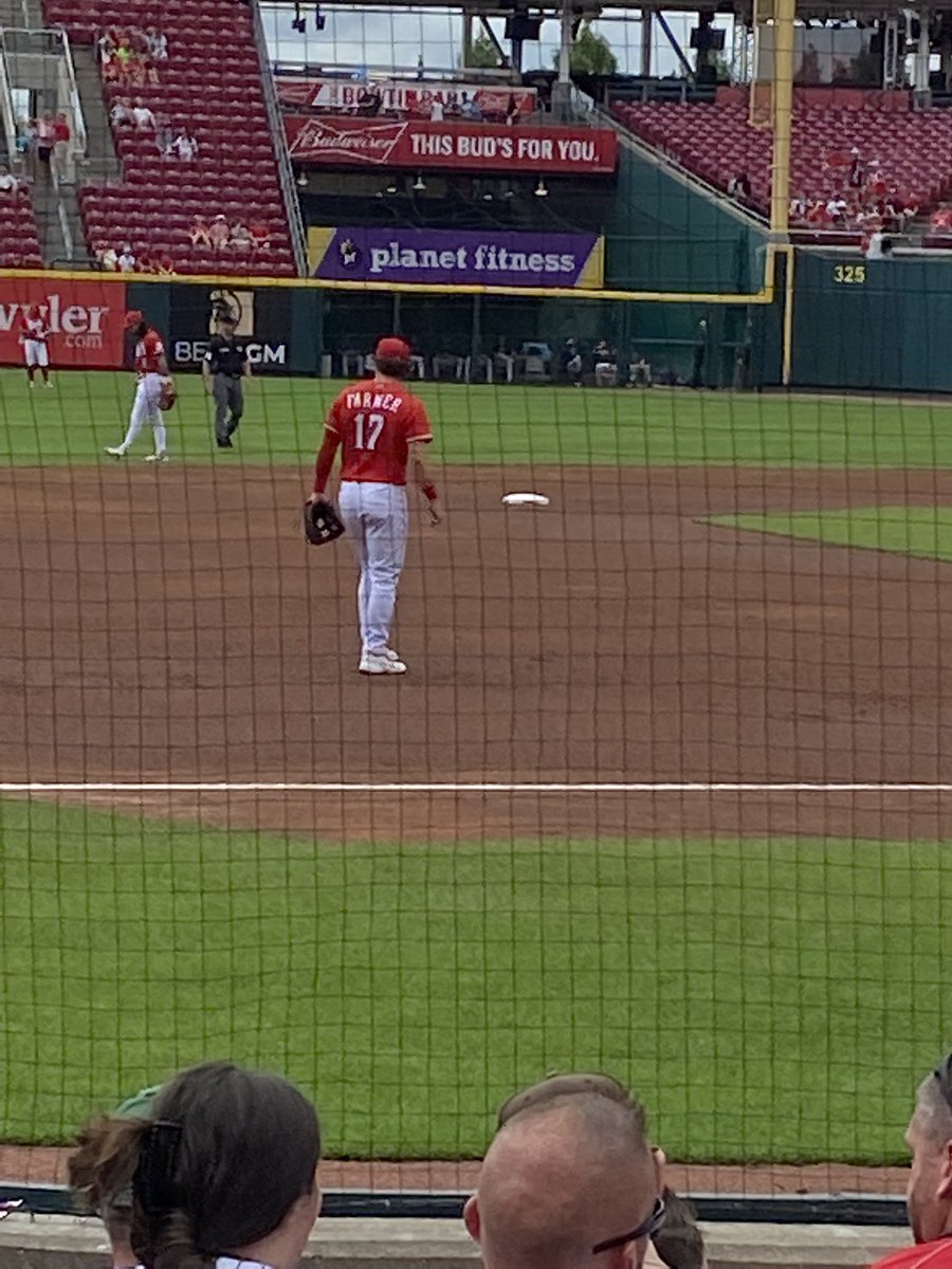 Watching my favorite red today <a href="/kFarm17/">Kyle Farmer</a>. #gamer