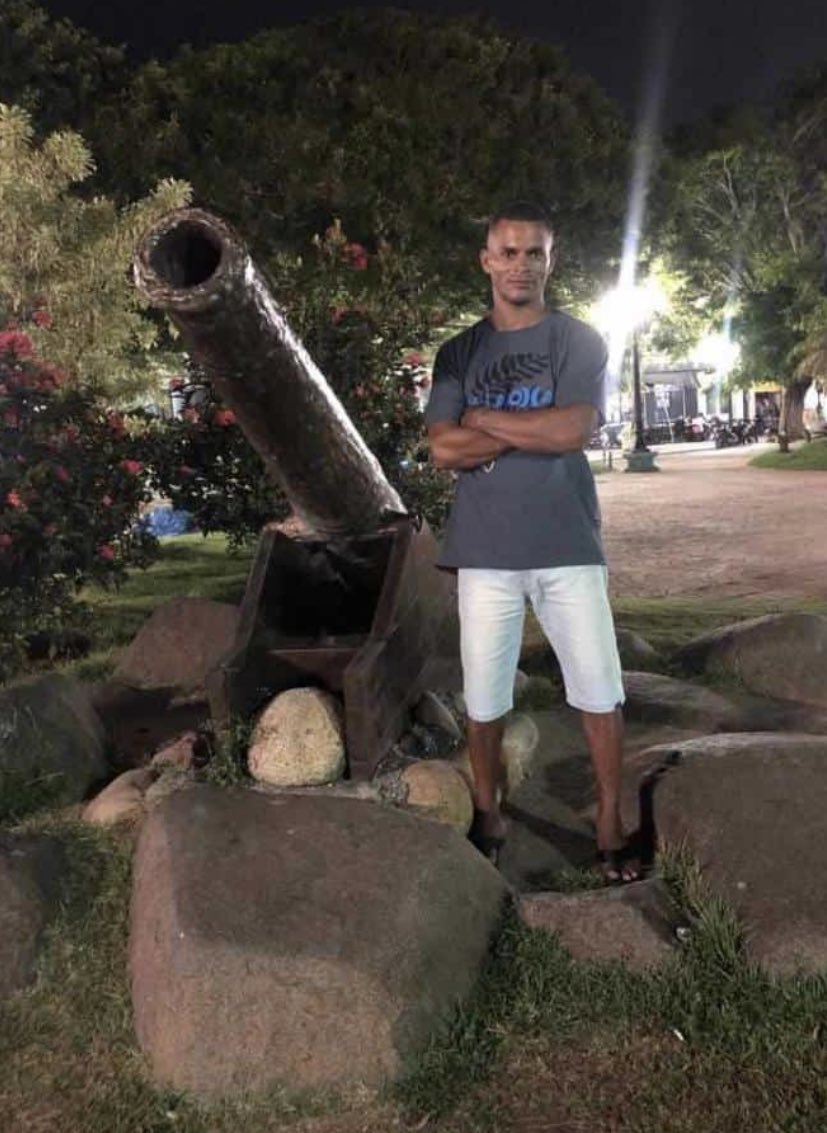 Infelizmente hoje perdemos nosso 01, nosso coroa, você foi guerreiro e lutou até o último minuto! Os cria só tem a te agradecer por tudo que vc fez pelo nosso complexo. 
Descanse em paz! 👑👴🏽😭🏴