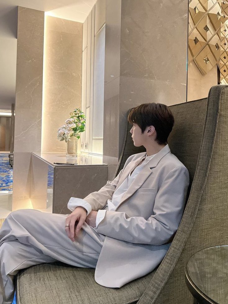 thekimwooseok's tweet photo. Time could not be kept at bay. As I got the moment of silence, my mind wanders where it feels like it was just yesterday when my heaven breaks loose, now termed as NIA, a virtue I keep close to my heart. https://t.co/lIiM4BamS1