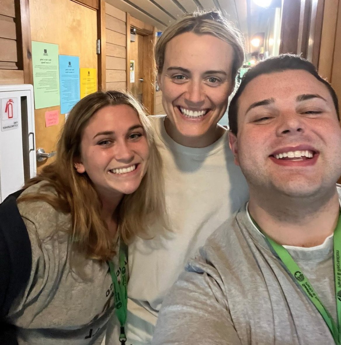 TSchillingFS's tweet image. New picture of #TaylorSchilling with fans wp.me/p76F96-cuu