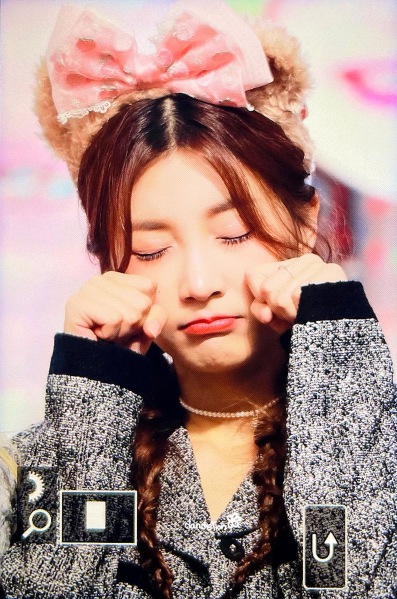 dandelion_812's tweet photo. 220904 너무 귀여워서 눈물이 남🥺🥺🥺🥺🥺💧💧💧💦💦
#우아 #민서 #wooah #minseo https://t.co/aIZ1Wi13rS