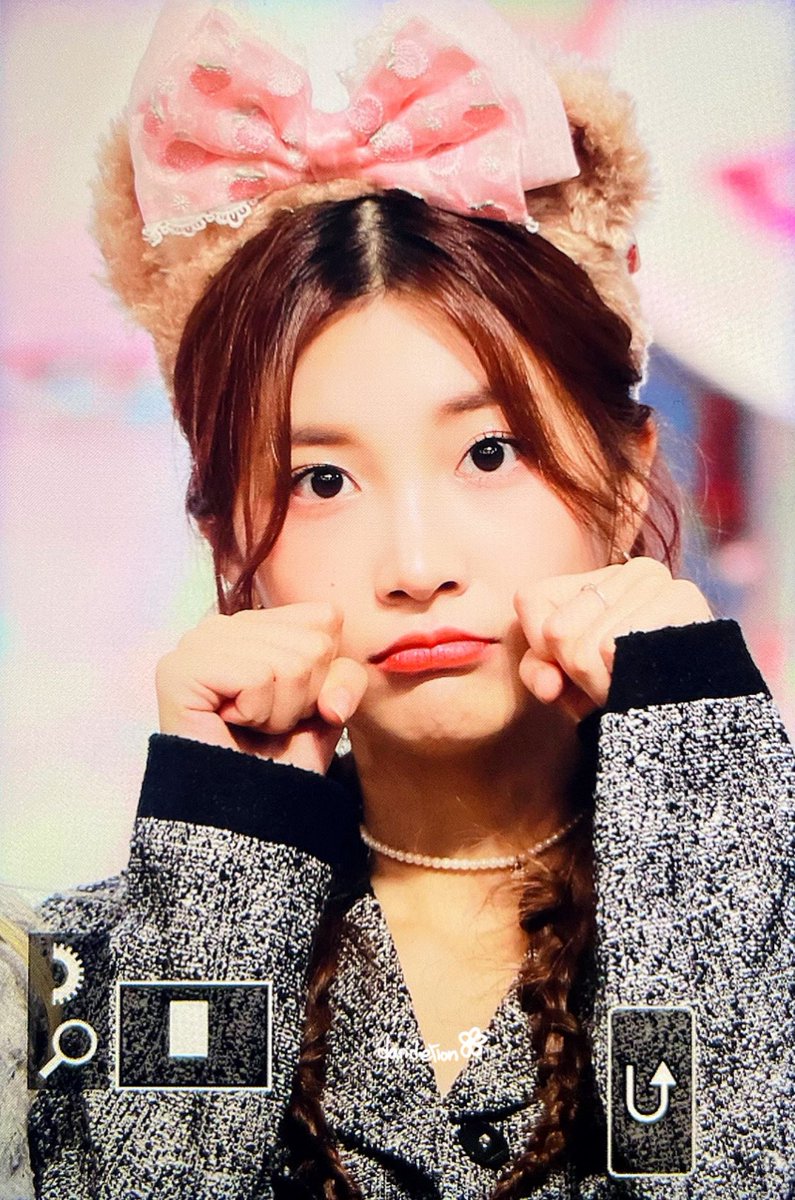 dandelion_812's tweet photo. 220904 너무 귀여워서 눈물이 남🥺🥺🥺🥺🥺💧💧💧💦💦
#우아 #민서 #wooah #minseo https://t.co/aIZ1Wi13rS