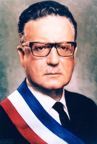 chalecos_chile's tweet photo. Coincidencia Historica. Los ciclos se repiten. El
Septiembre 4 de 1970, don Salvador Allende es electo Presidente de la República de Chile.
4 Septiembre de 2022. Se #sepulta la Constitución de la Dictadura.
#Apruebo4deSeptiembre
#Apruebo
#VotoExterior
#VictoriaPopular https://t.co/2vzPoTc1bw
