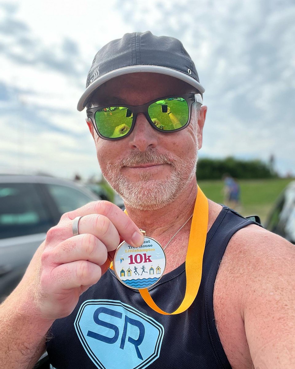 JamesJmartin2's tweet photo. Thank you @ChestnutSussex for another super Littlehampton 10km. Always a pleasure to run for you guys #chestnuttreehouse #childrenshospice #sundayrunday #run #runner #runnersoftwitter #sundayvibes #sunday @ExpWestSussex @CoolSussex @VSussex @CoastalWestSx @SussexLifeMag https://t.co/DhybQJcyOy