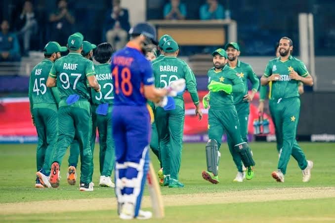 samrat__01's tweet photo. Now to king 👑
Wt a game @imVkohli sir
Needed this kohli , the king is back 

#ViratKohli #KicchaSudeep #INDvsPAK2022 #INDvsPAK #pakvsindia #AsiaCup2022 #FanbaselessDogGayYASH #KingKiccha #KicchaSudeep #ViratKohli #FanbaselessDogGayYASH https://t.co/QfiTE3LVWg